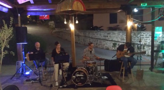 Όμορφο βράδυ Παρασκευής με τους »A.M.C.» Στο The Mill Cafe Bar (ΦΩΤΟ & ΒΙΝΤΕΟ)