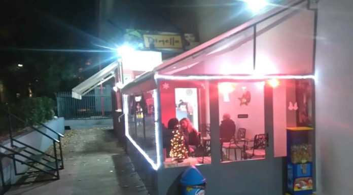 Το κυλικείο «Το Πάρκο» δίπλα στο κολυμβητήριο σάς εύχεται Καλές Γιορτές