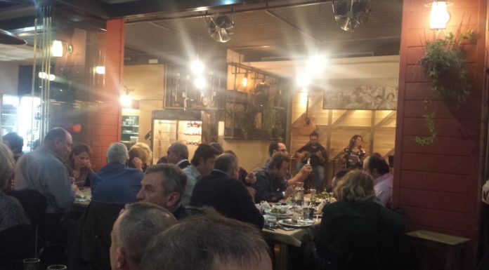 Ο χορός της Ακαδημίας του Εδεσσαϊκού στο »Λωτός grill & more» ( φωτογραφίες και βίντεο )