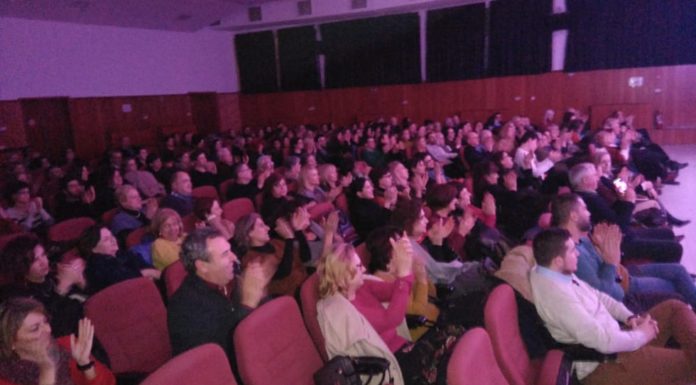 Με μεγάλη επιτυχία πραγματοποιήθηκε η θεατρική παράσταση «Οι καρέκλες» χθες Δευτέρα στην Έδεσσα