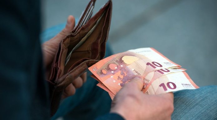 Τσουχτερά πρόστιμα σε όσους εργοδότες δεν εφαρμόζουν το νέο κατώτατο μισθό