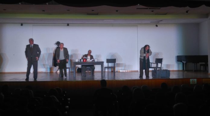 Η επίκαιρη πολιτική κωμωδία των Δημήτρη Κεχαΐδη και Ελένης Χαβιαρά, «Δάφνες και Πικροδάφνες» παρουσιάστηκε στην Έδεσσα