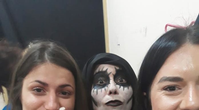 Το Εδεσσαϊκό Θέατρο ευχαριστεί θερμά το Δημοσίο ΙΕΚ Έδεσσας για την προσφορά του στις υπηρεσίες ως Μακιγιέζ, στην θεατρική παράσταση «Γκόλφω forever»
