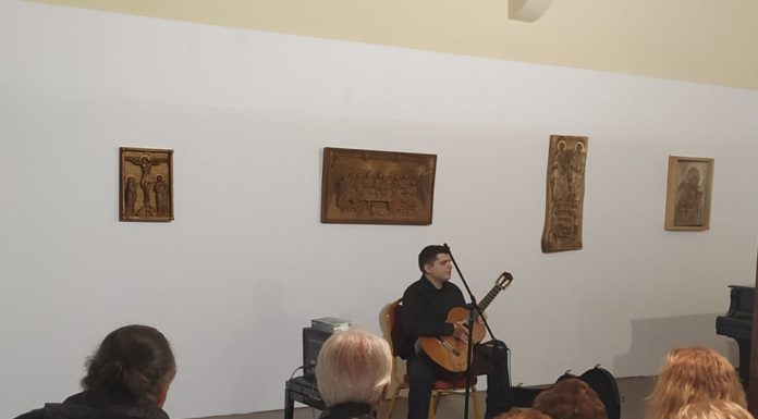 Ρεσιτάλ κιθάρας του Θεόδωρου Πέικου χθες Παρασκευή στην αίθουσα του Παρθεναγωγείου της Έδεσσας