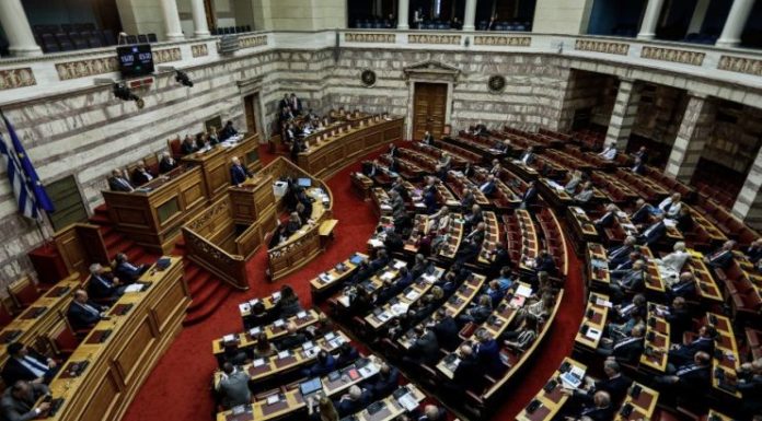 Κατατέθηκε στη Βουλή το φορολογικό νομοσχέδιο – Τι προβλέπει