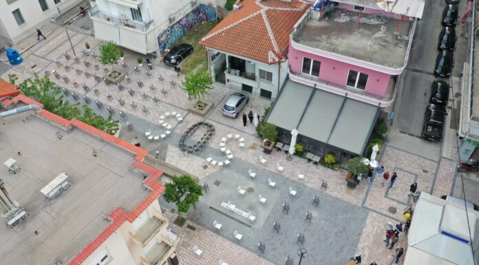 Διαμαρτυρία με άδειες καρέκλες από εστιατόρια, καφέ και μπαρ στην Έδεσσα