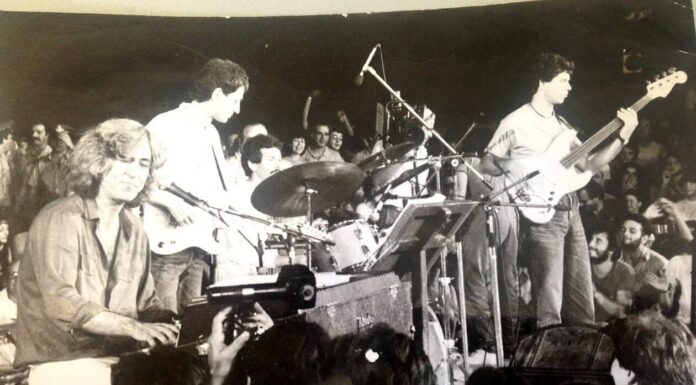 25 Ιουλίου 1983: Το πάρτι που έγραψε ιστορία – Ο Λουκιανός στη Βουλιαγμένη με 50.000 κόσμο