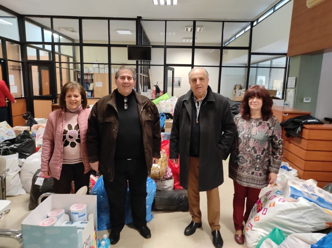 βοήθεια σε σεισμόπληκτους (1)