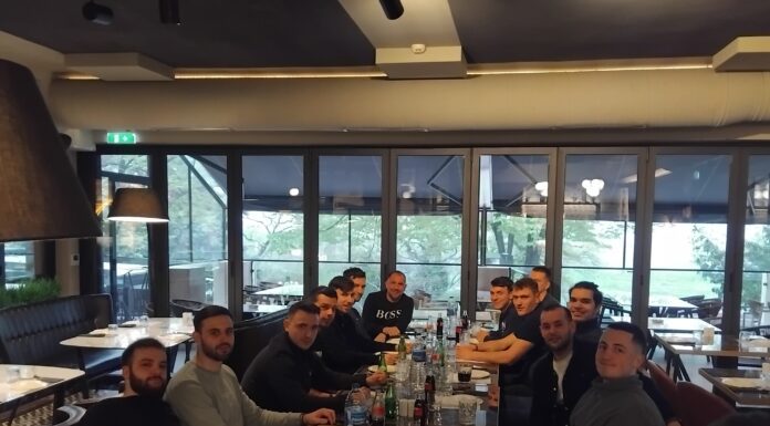 Στιγμές χαλάρωσης για παίκτες, προπονητή αλλά και την διοίκηση της ομάδας του ΑΕΡΩΠΟΥ ΕΔΕΣΣΑΣ