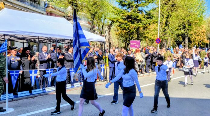 Με λαμπρότητα και περηφάνεια γιορτάστηκε και εφέτος η επέτειος της 25ης Μαρτίου στην Έδεσσα